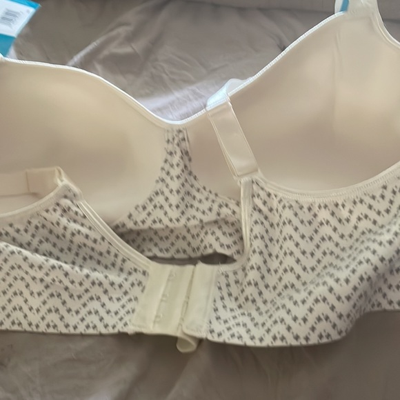 Hanes G199 Comfort Flex Fit Wireless Bra - Picture 4 of 16